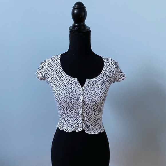 Brandy Melville Tops - Brandy Melville Short Sleeve Floral Crop Top Size S